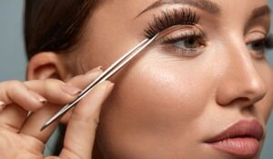 Eyelash Extensions vs Strip Lashes: Which One Is Better for Everyday Wear?