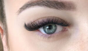 Luxury Eyelash Extensions vs Premium Lash Extensions: What Makes Them Different?