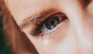 Best Eyelash Extension Glue for Indian Climate: How to Choose the Right Adhesive for Long Retention
